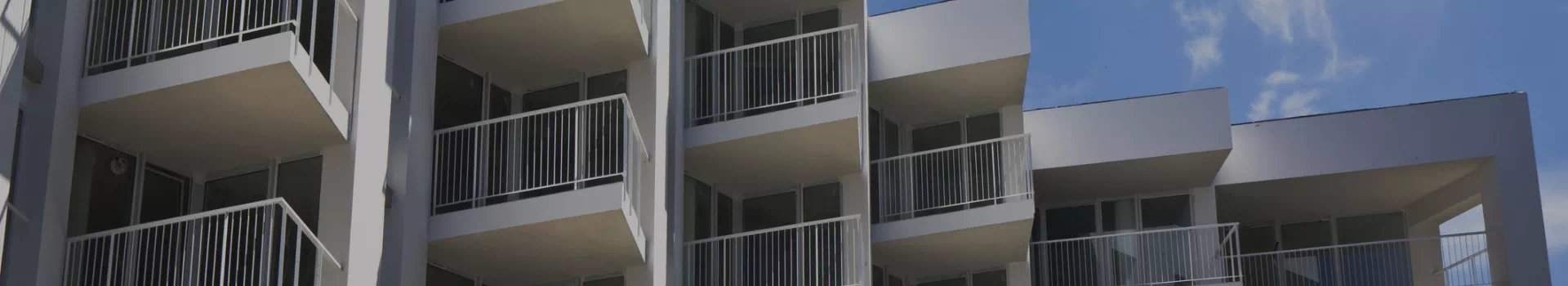 Balkony w bloku mieszkalnym
